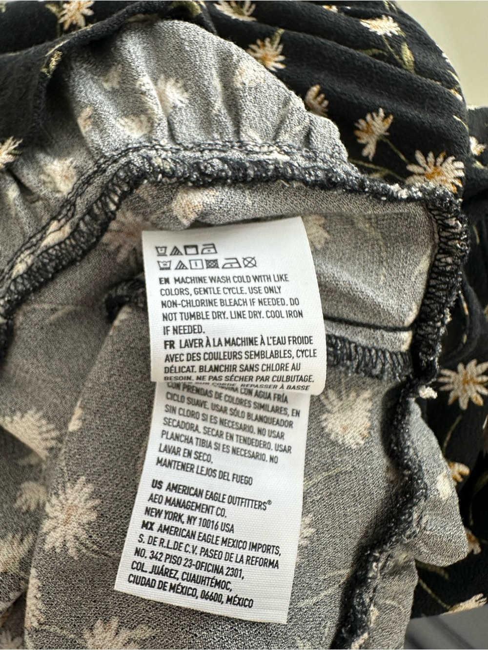 American Eagle Black Floral Pleated Long Sleeve Top - Ivory Daisies - Picture 5 of 6